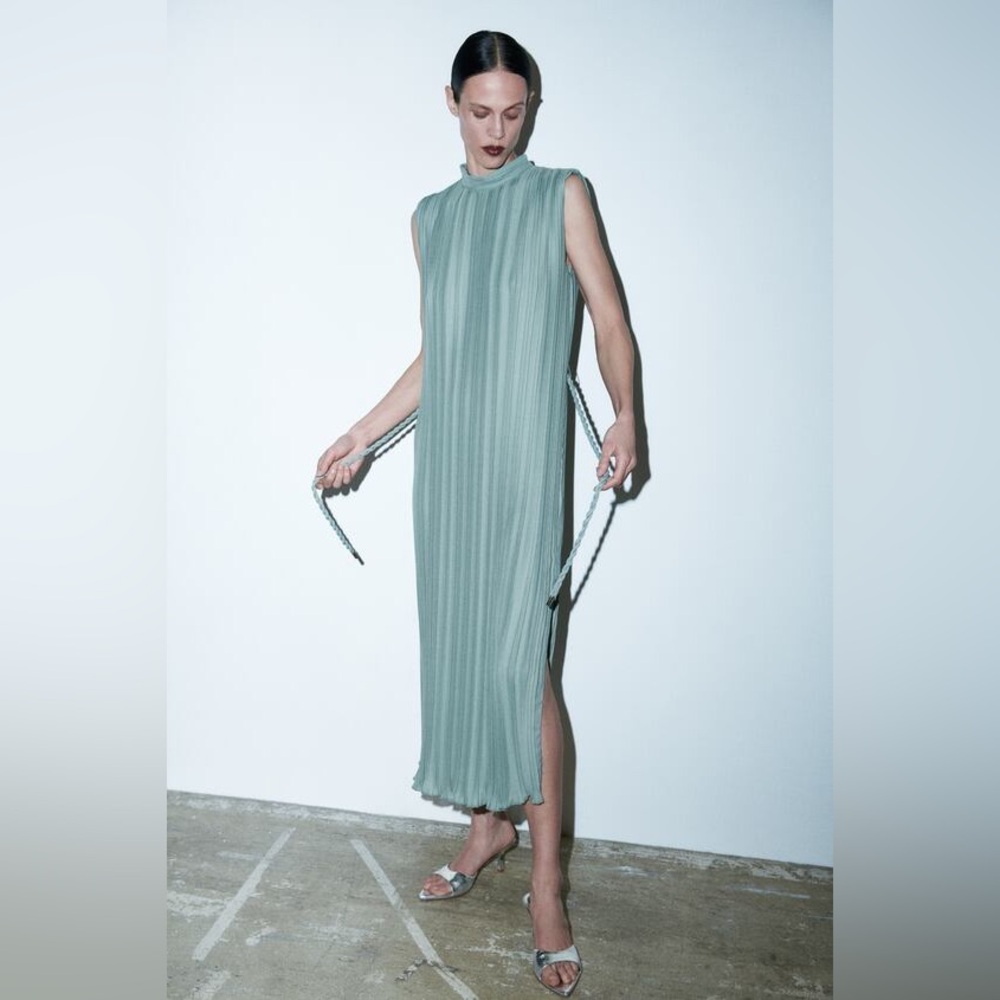 Zara pleated dress size large new with tags